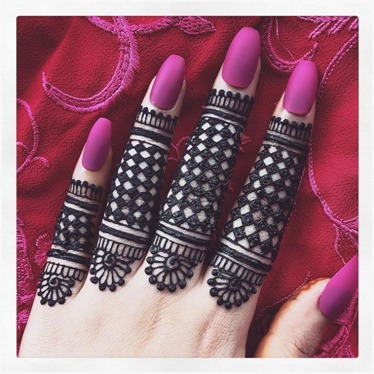 Net Based Finger Mehndi Pattern